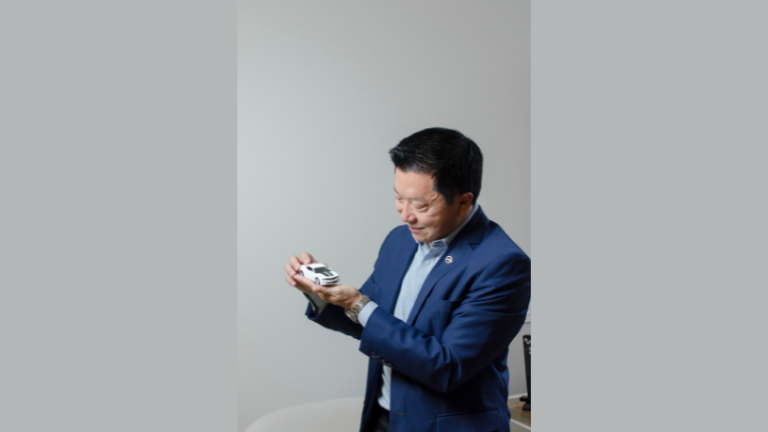 Milton Seigi Hayashi explica que a otoplastia não só corrige a aparência, mas também promove inclusão e autoestima.