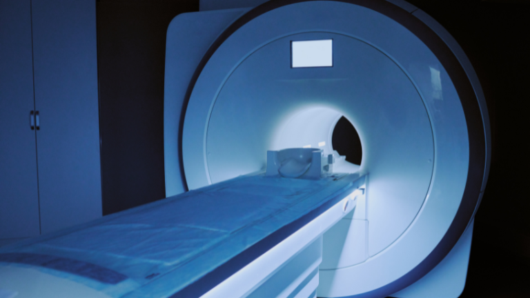 Vinicius Tadeu Sattin Rodrigues analisa como hospitais especializados estão impulsionando a inovação e os investimentos estratégicos em oncologia.