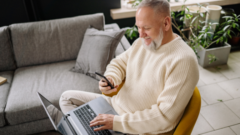 A segurança digital é essencial para proteger idosos contra golpes e fraudes online, como orienta o Sindnapi - Sindicato Nacional dos Aposentados, Pensionistas e Idosos.